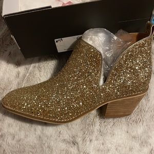 Brand new gold booties size 9 ❤️
